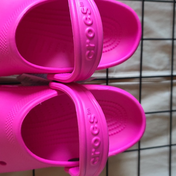 NWT CROCS Vibrant Pink Water Shoes - Picture 3 of 6